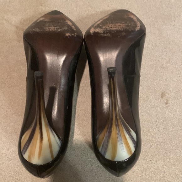 Stuart Weitzman Heels. Size 7. Good condition. So Unique! - Picture 9 of 10